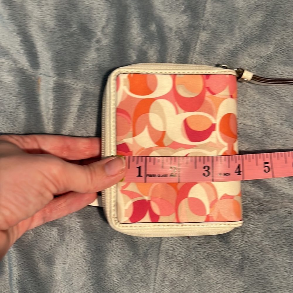 COACH Daisy Signature Kaleidoscope medium wallet - Picture 7 of 8